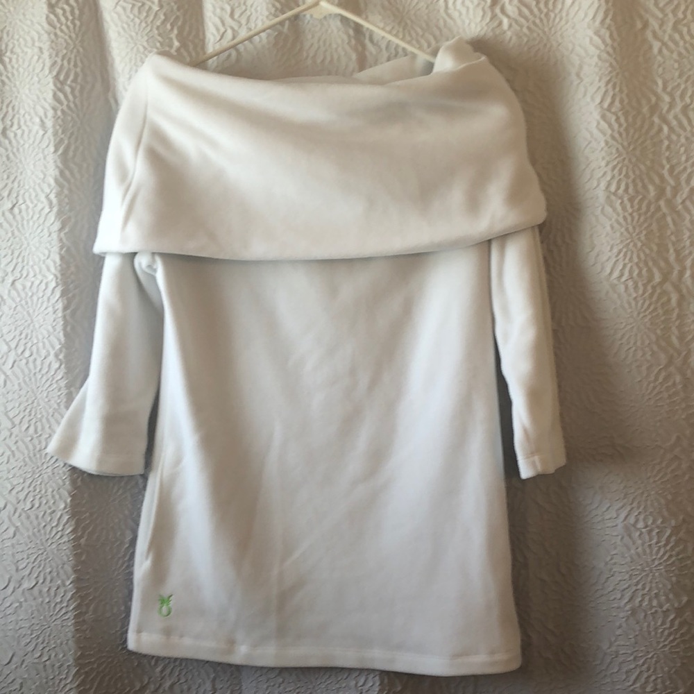 White fleece cowl
